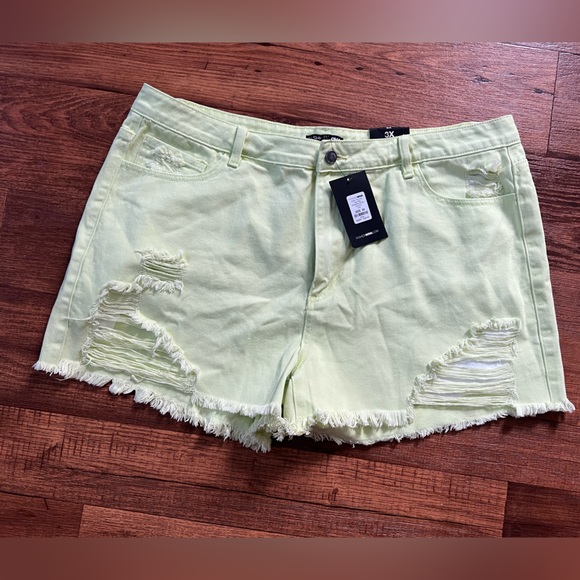 Fashion Nova Yellow Cutoff shorts 3X - Picture 3 of 4